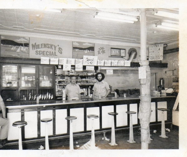 Image 6 sur 8 pour Wilensky&rsquo;s – Harry Wilensky Tobacconist and Barber