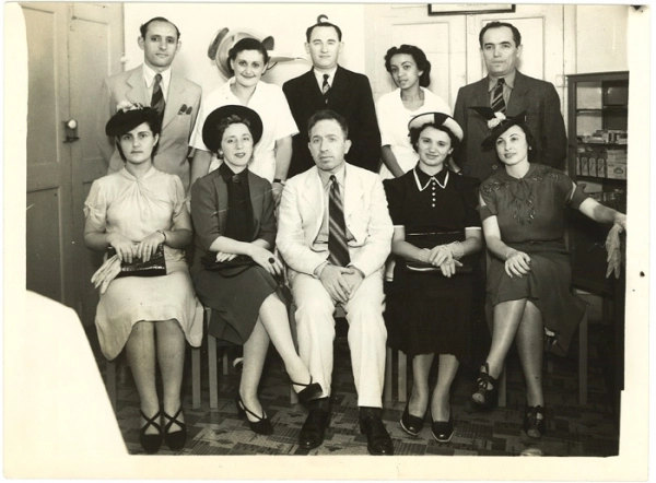 Image 4 sur 10 pour Chayale Grober - Yiddish Theatre Group – Bibliothèque publique juive