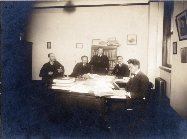 Image 5 sur 6 pour Joe Schlossberg et la Amalgamated Clothing Workers of America - John W. Peck Company Factory
