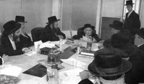 Image 16 of 26 for Puper Rav – Congregation Chassidim Belz