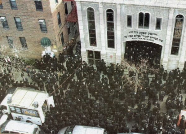 Image 4 of 26 for Puper Rav – Congregation Chassidim Belz