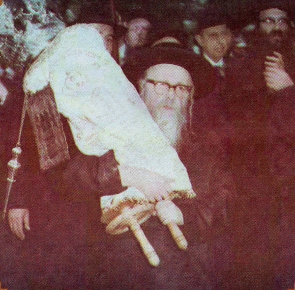 Image 8 of 26 for Puper Rav – Congregation Chassidim Belz