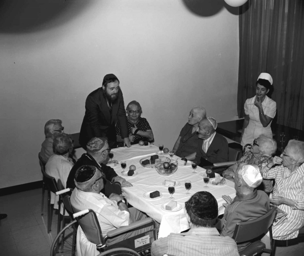 Image 2 sur 15 pour Montreal Hebrew Old People's and Sheltering Home - Moshav Zkainim